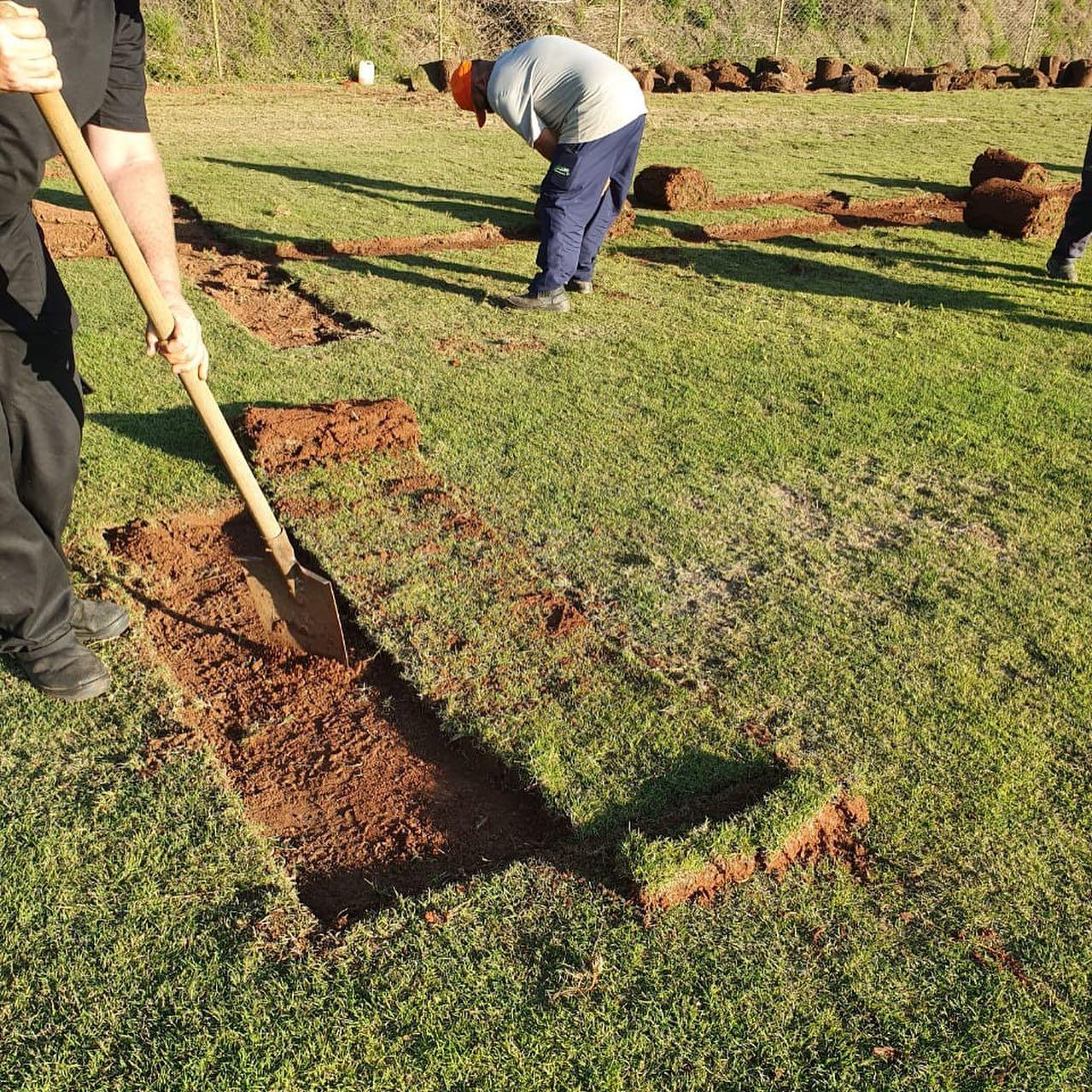 Atibaia Seven Resort - iniciando trabalho de drenagem localizada - Green Care & Tapia Gramados!