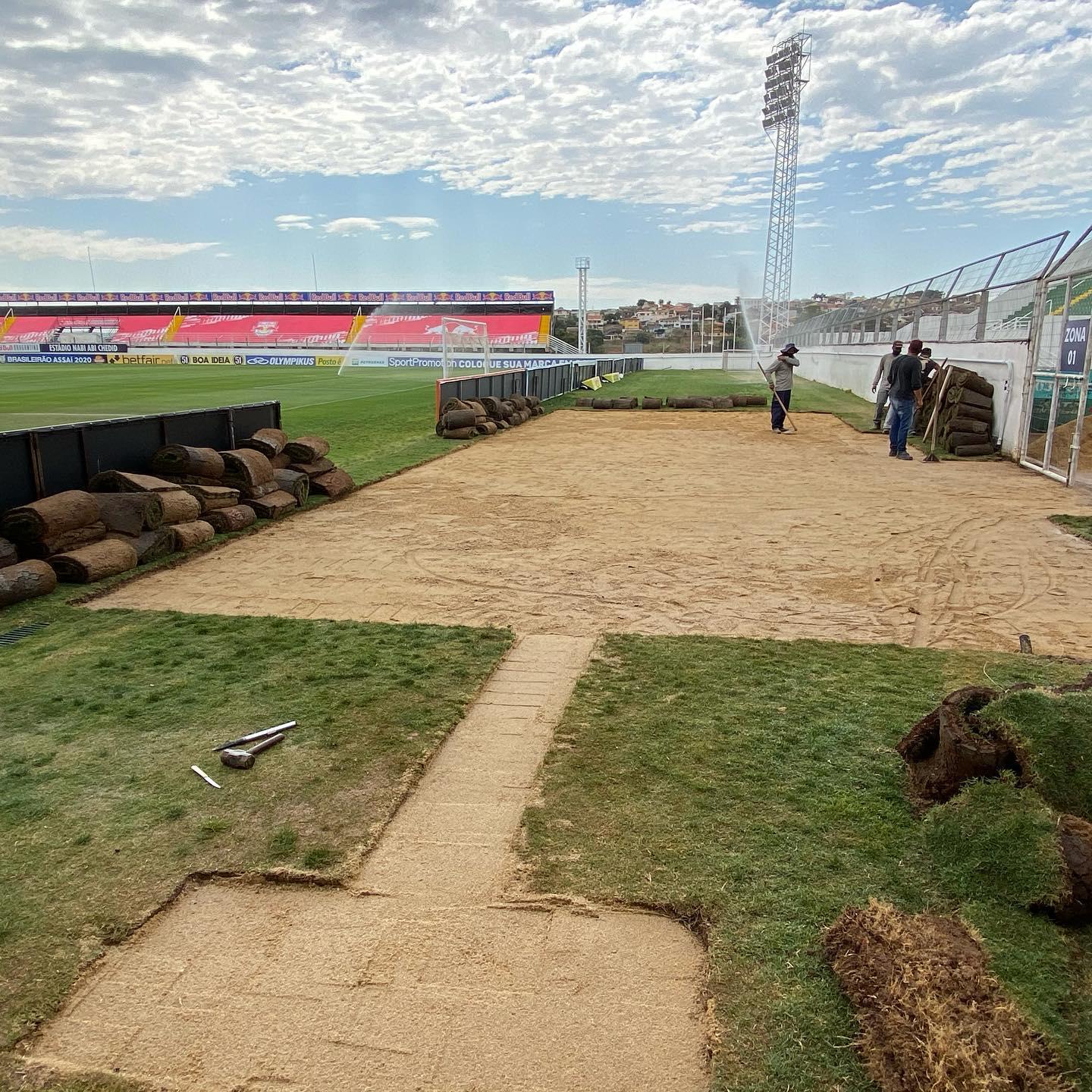 Red Bull Bragantino - implantação de drenagem localizada em área de encharcamento fora do campo de futebol. 