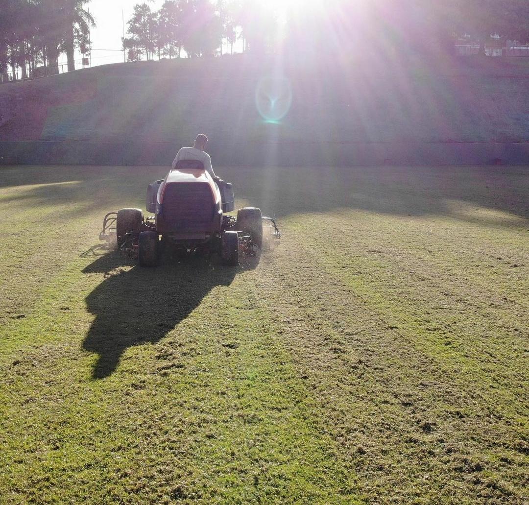 CENTRO DE FORMAÇÃO DE ATLETAS RED BULL - PREPARO DO GRAMADO E OVERSEEDING